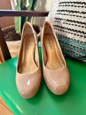 Madden Girl Beige Patent Round-Toe Pumps 3” Heel